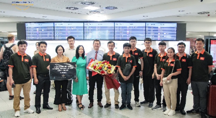 DC Handel KFT welcomed and provided logistical support for the Vietnamese Informatics Olympiad Team participating in the 2023 International Olympiad in Informatics (IOI 2023) held in Hungary.